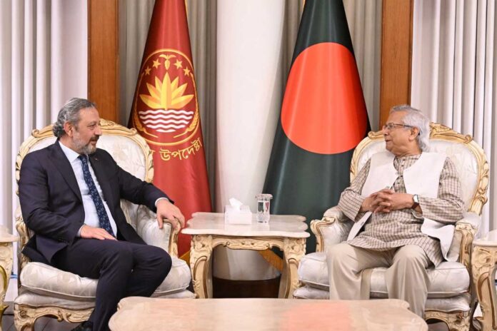 A Turkish parliamentary delegation meets CA Yunus at the State Guest House Jamuna today (3 November) IMG1