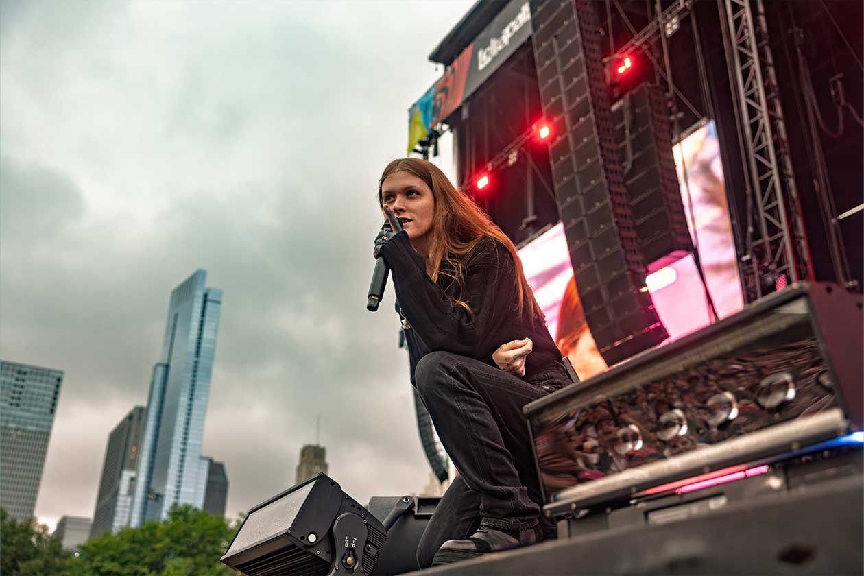 Ellie Rowsell of Wolf Alice stunned audiences at Lollapalooza 2026