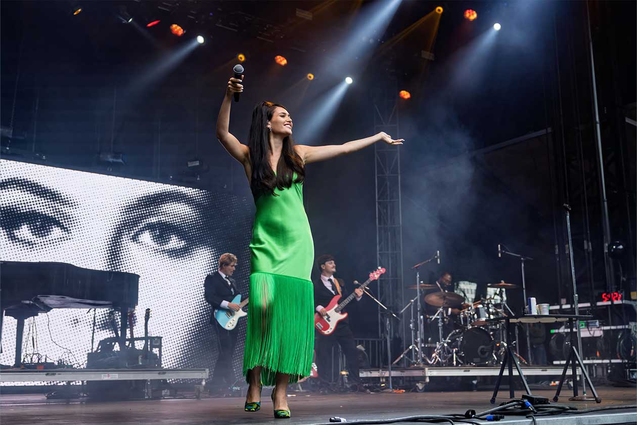 Ellie Rowsell of Wolf Alice stunned audiences at Lollapalooza 2026